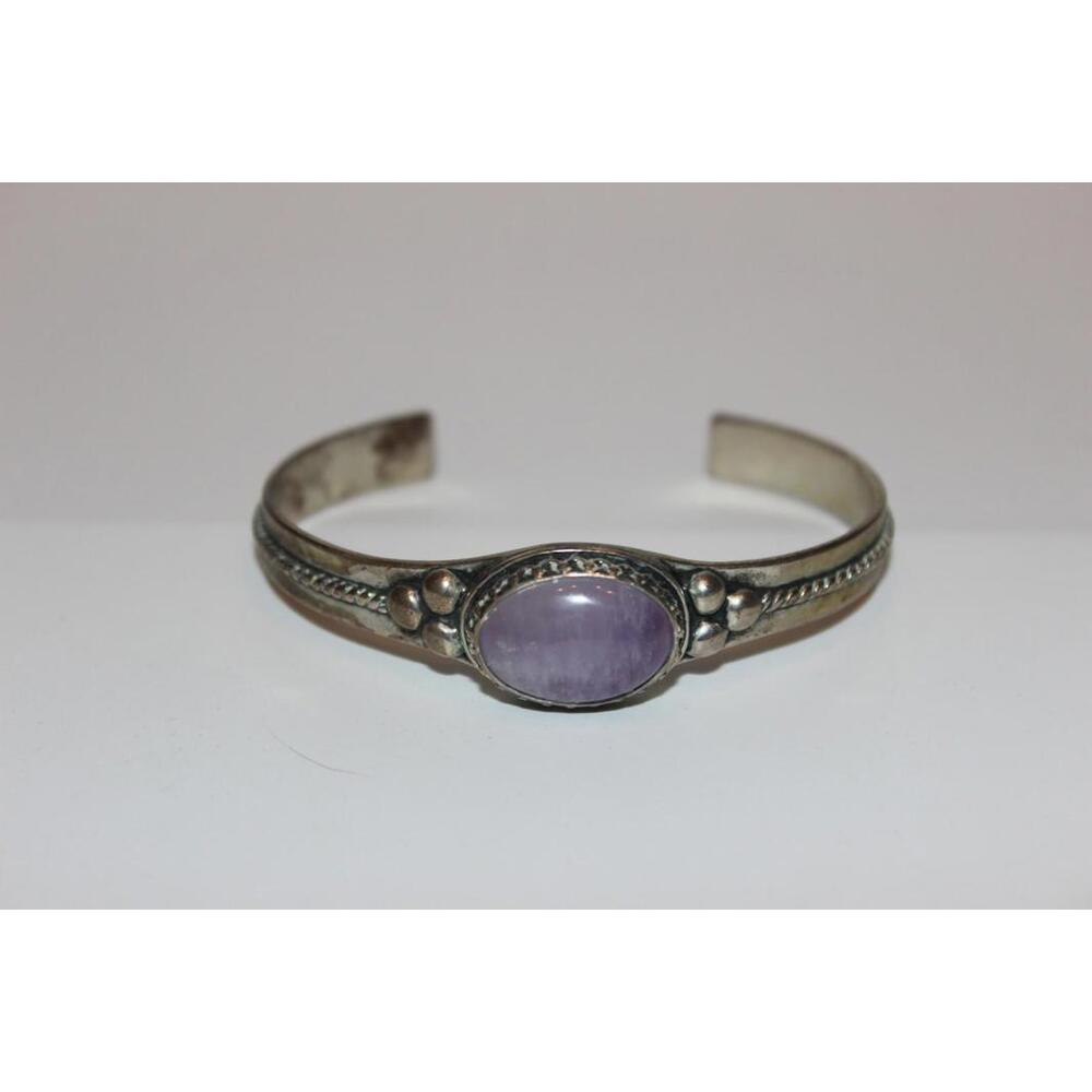 Beautiful vintage sterling silver cuff bracelet oval lavender amethyst cabochon